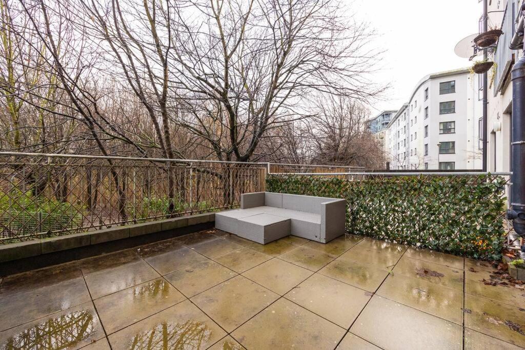 Stunning 1 Bd Flat In Lochend Park With A Patio Édimbourg