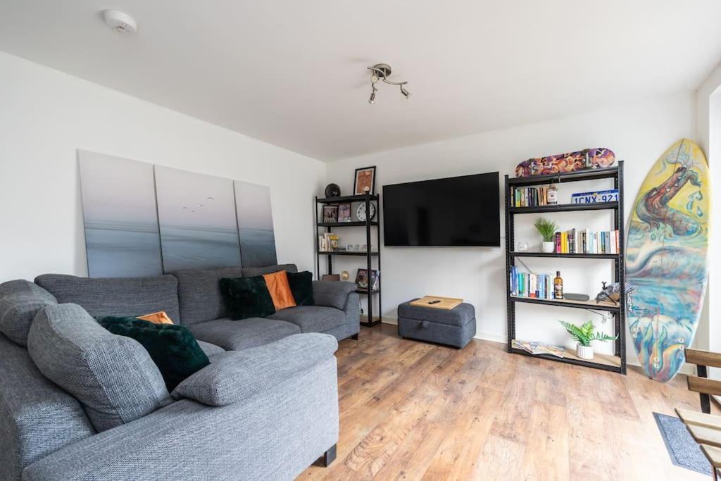 Stunning 1 Bd Flat In Lochend Park With A Patio Appartement